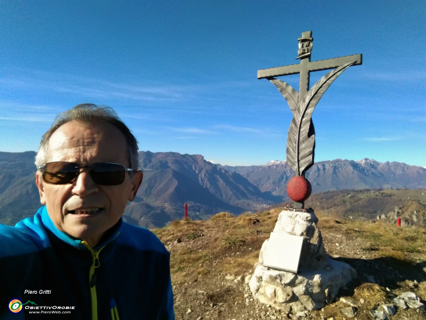64 Alla Croce del Pizzo Rabbioso con vista in Sornadello, Cancervo, Venturosa.jpg